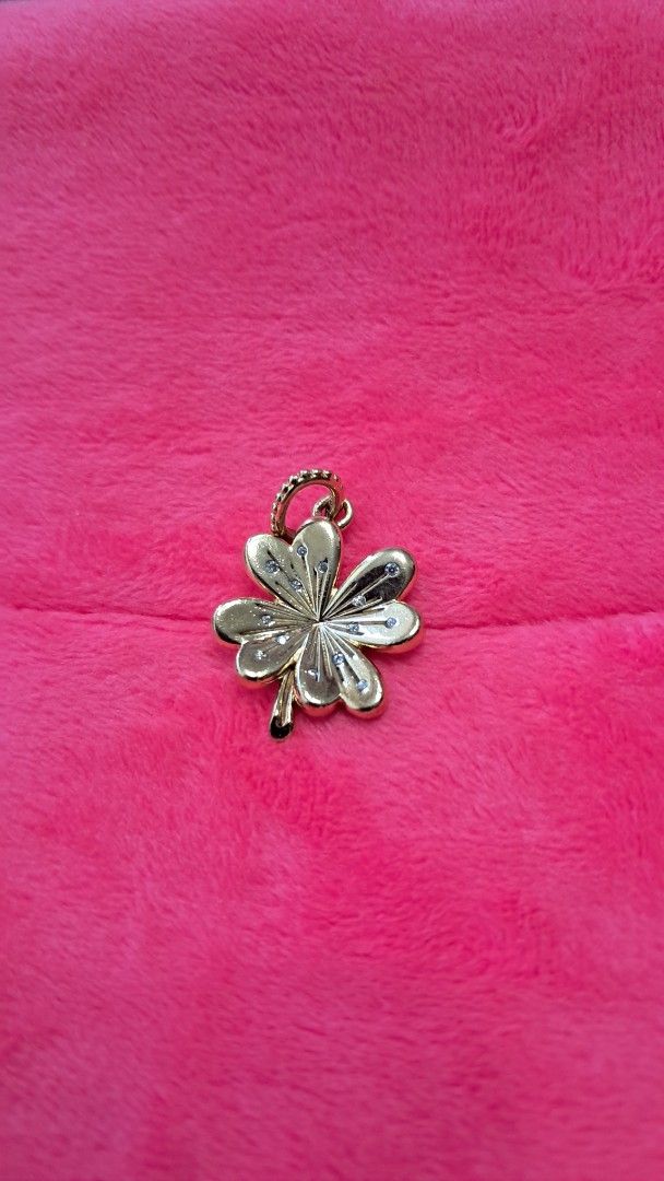 Gold Clover Charm with Diamonds (Category: Charms) located in Santa Rosa. Submitted by majanice (Listing ID 1462277849, Image 1). Description: Pandora charm - Clover design - bought from Pandora store makati - Features a loop for easy attachment to bracelets or necklaces. - Adds a touch of luck and style to your jewelry. - Beautifully detailed leaves..
