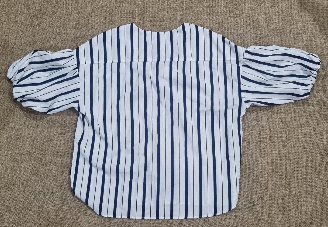 Gorge striped blouse (Category: Blouses) located in San Jose del Monte. Submitted by angelsnest (Listing ID 1462311301, Image 2). Description: 100% polyester fabric A bit sheer but not see through Non-stretchable 24"W x 25"L padala from Japan rfs: doesn't fit me Gcash,Maya, bank transfer.