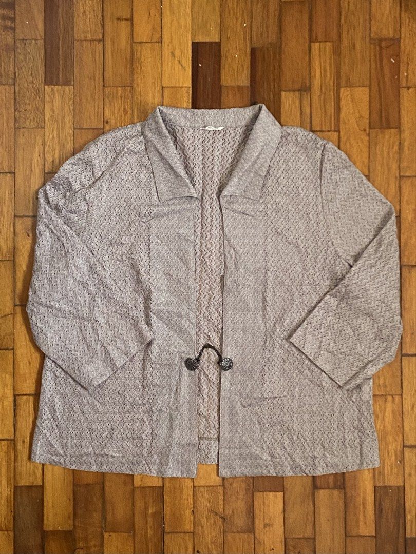 Gray Open-Front Textured Blouse/Cardigan (Category: Coats, Jackets and Outerwear) located in Quezon City. Submitted by bondedline_sidequest (Listing ID 1462410311, Image 1). Description: Size: L Price: 380 PHP Status: No Issue Location: Tandang Sora, Quezon City NOTES📌 • No Cash on Delivery. • Yes to pickup. • Shipping fee will be shouldered by the buyer. • Online Payment Only (e.g., GCash, Maya, Bank Transfer + Transaction Fee)..