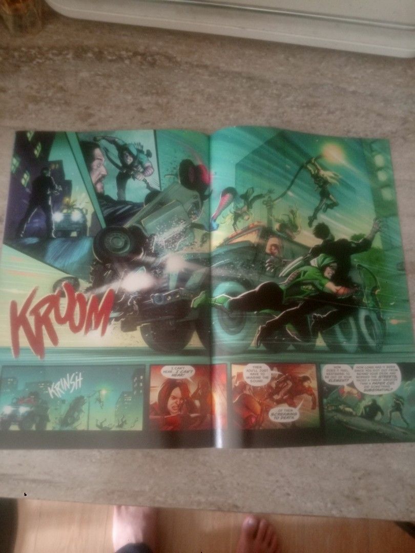 Green Arrow #15 DC Rebirth | Lightly Used | DC comics (Category: Comics & Manga) located in Manila. Submitted by gian_ocampo (Listing ID 1462277259, Image 2). Description: ✅ Condition: - Unsealed but like new / 9.5/10 - Clean cover and pages, no folds, tears, stains, or writings - Bright colors, complete pages, no missing parts - Very well-kept, barely handled ✅ Details: - Issue #15 | DC Universe Rebirth - Story by Percy, art by Ferreyra - Standa