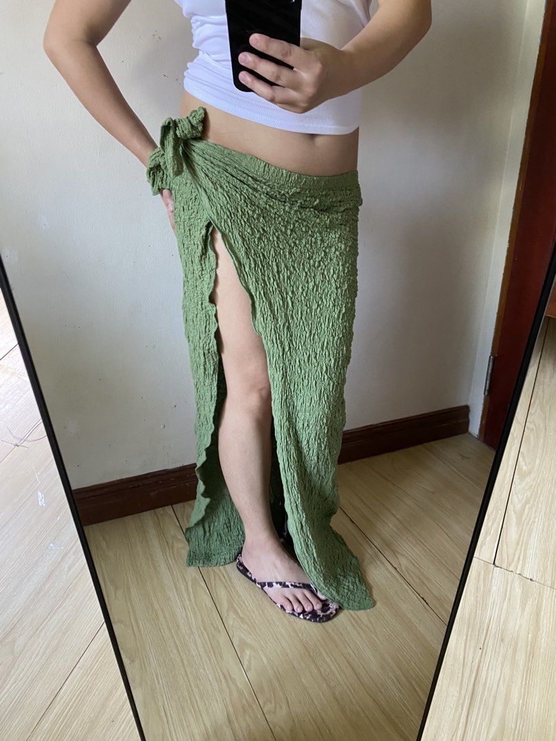 Green Beach Maxi Skirt With slit (Category: Skirts) located in Manaoag. Submitted by wewhorewhat (Listing ID 1462267755, Image 2). Description: SHEIN WAFFLE SKIRT MEDIUM ON TAG SIZE 28-38 Length: 31.