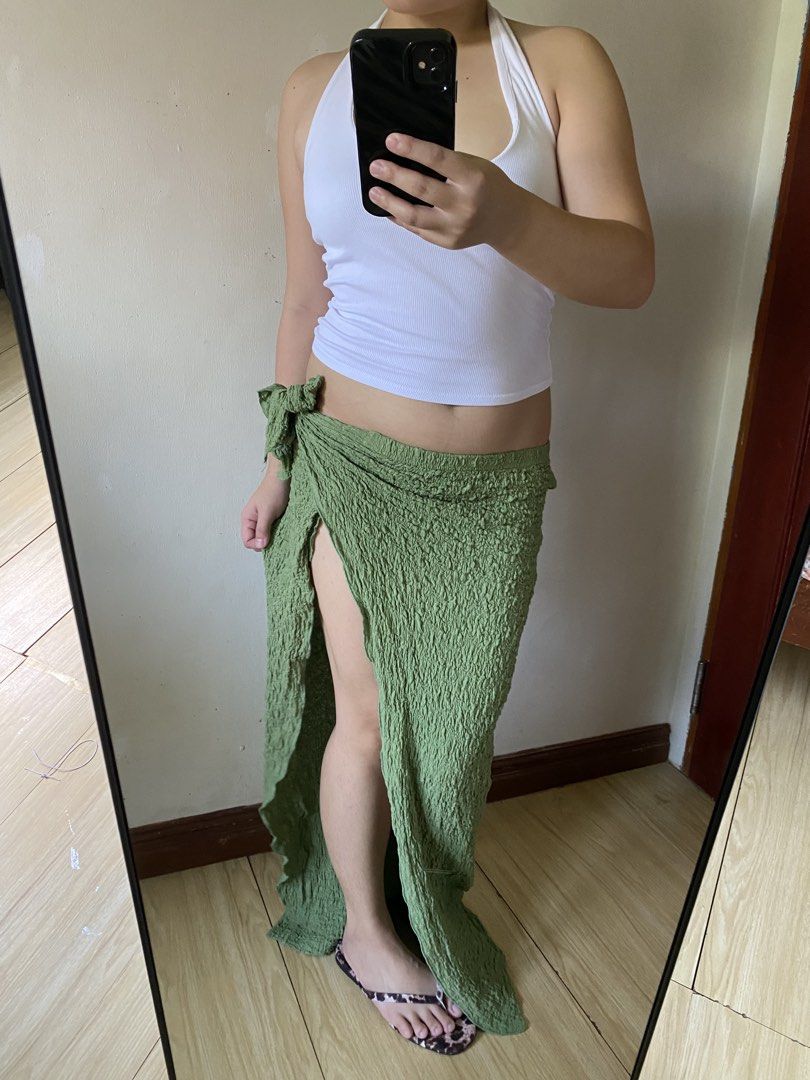 Green Beach Maxi Skirt With slit (Category: Skirts) located in Manaoag. Submitted by wewhorewhat (Listing ID 1462267755, Image 3). Description: SHEIN WAFFLE SKIRT MEDIUM ON TAG SIZE 28-38 Length: 31.