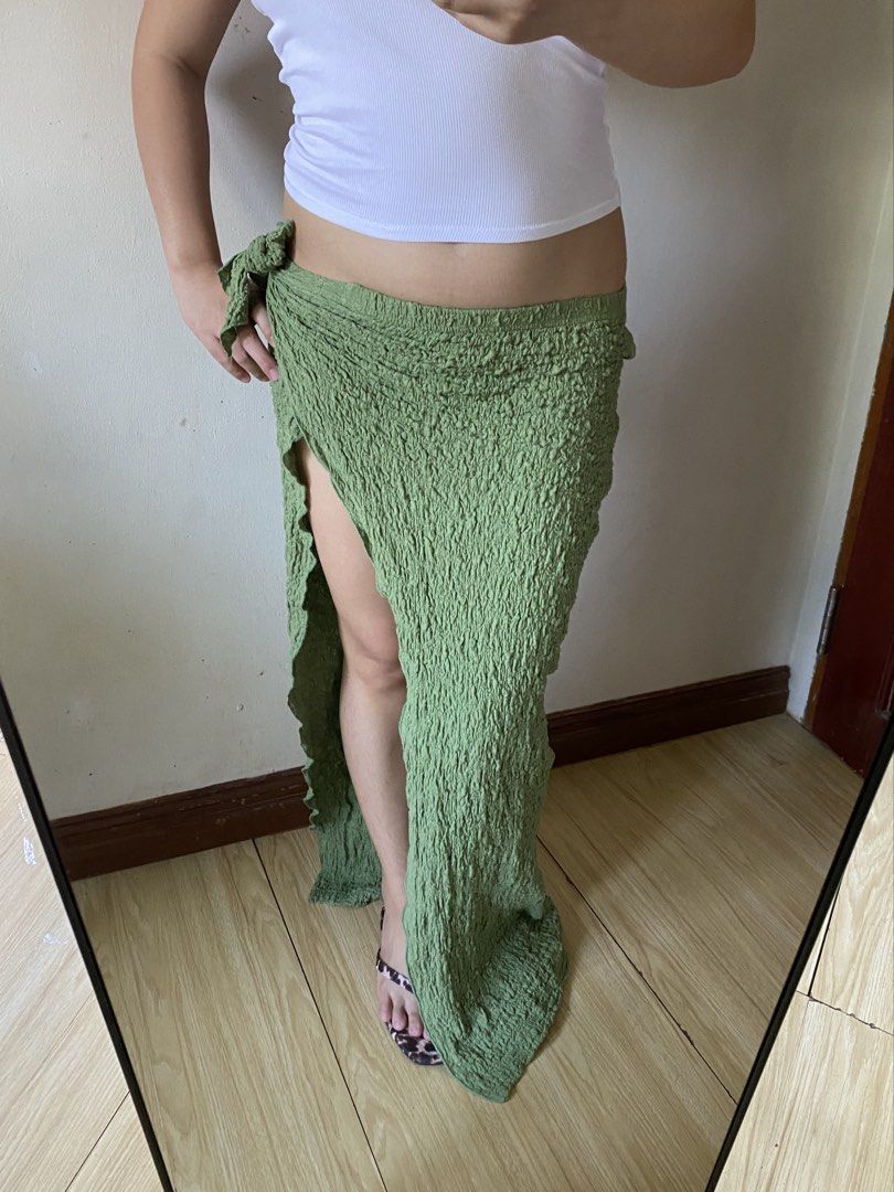 Green Beach Maxi Skirt With slit (Category: Skirts) located in Manaoag. Submitted by wewhorewhat (Listing ID 1462267755, Image 1). Description: SHEIN WAFFLE SKIRT MEDIUM ON TAG SIZE 28-38 Length: 31.