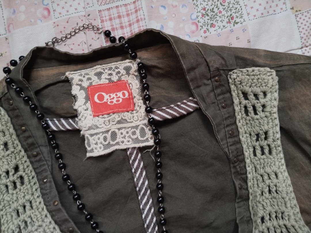 Green distressed ruched-sleeve jacket (Category: Coats, Jackets and Outerwear) located in Cebu City. Submitted by thrift_with_anjel (Listing ID 1462422088, Image 3). Description: ❀.ೃ࿔Green distressed ruched-sleeve jacket❀.ೃ࿔* 🌹Brand: QggQ 🥀Flaw: 🌸Bust: 32-38 🌸Waist: 30-36 🌷Mine: 120(AU).