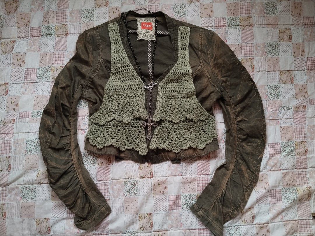 Green distressed ruched-sleeve jacket (Category: Coats, Jackets and Outerwear) located in Cebu City. Submitted by thrift_with_anjel (Listing ID 1462422088, Image 1). Description: ❀.ೃ࿔Green distressed ruched-sleeve jacket❀.ೃ࿔* 🌹Brand: QggQ 🥀Flaw: 🌸Bust: 32-38 🌸Waist: 30-36 🌷Mine: 120(AU).