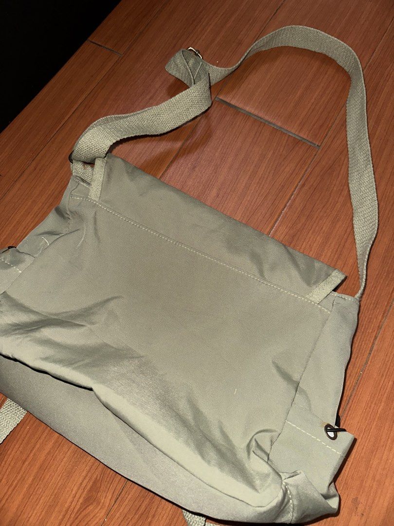 Green Messenger Bag (Category: Cross-body Bags) located in Manila. Submitted by itemsbykeiko (Listing ID 1462387993, Image 3). Description: kalawang sa mga silver hardware but barely noticeable.