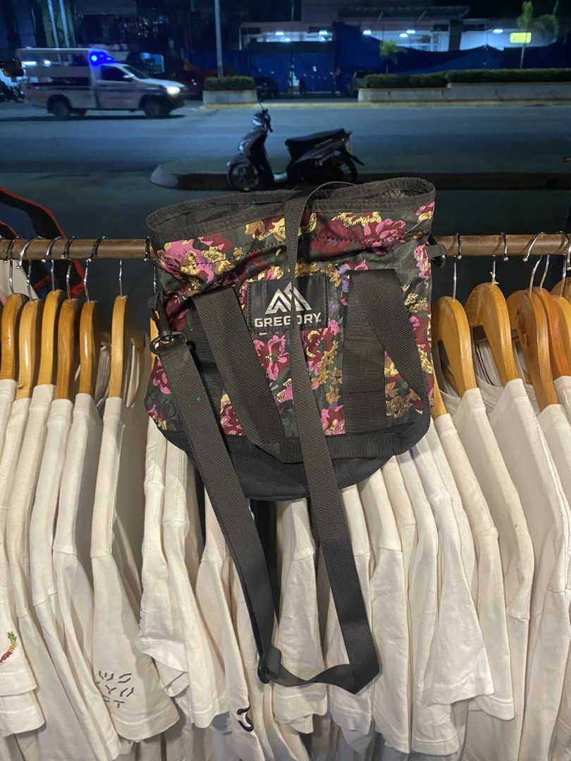 GREGORY SLING BAG (Category: Hiking & Camping) located in Panabo. Submitted by yoboyclarky3 (Listing ID 1462378744, Image 3). Description: FREE SHIP SLING ATTACHMENT FLORAL DESIGN.