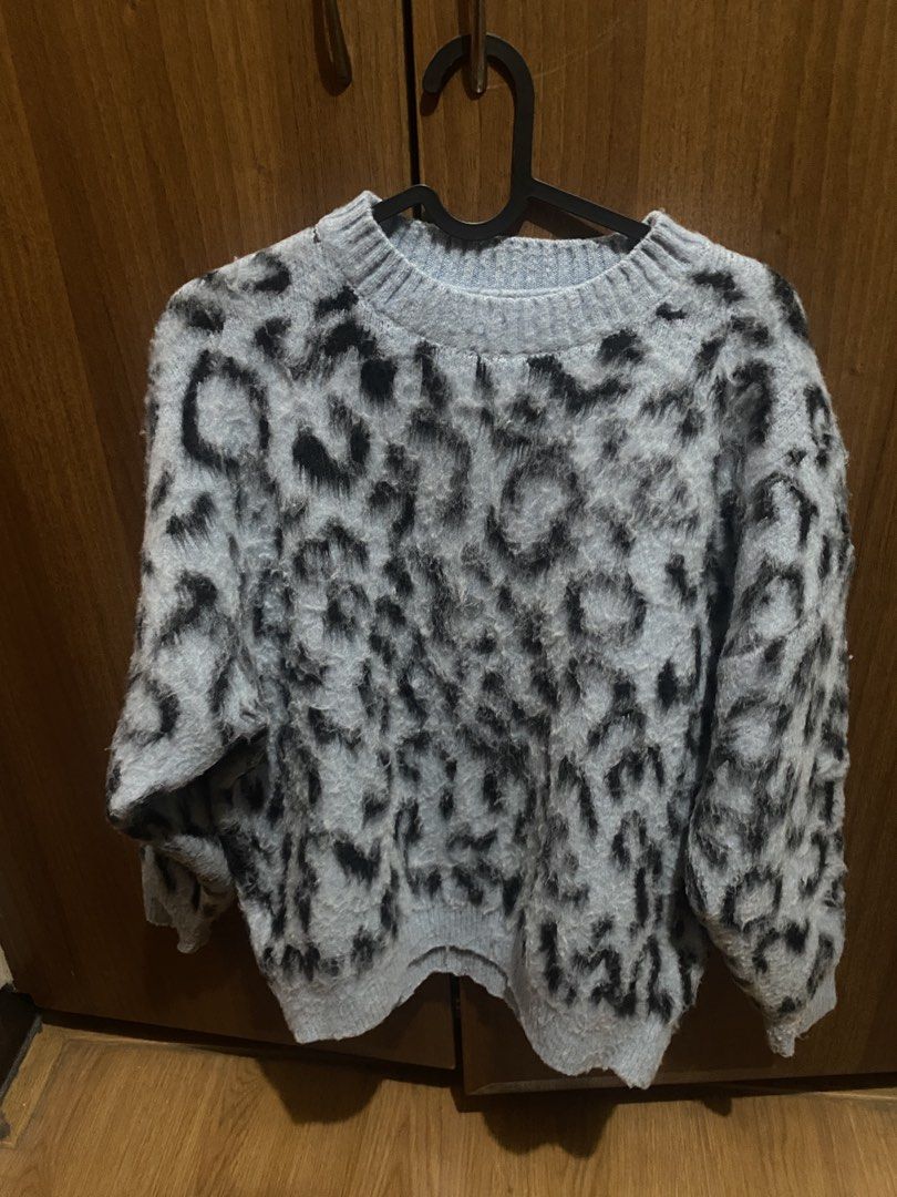 Grey Leopard Print Fuzzy Knit Sweater (Category: Coats, Jackets and Outerwear) located in Cagayan de Oro. Submitted by brokylee (Listing ID 1462379454, Image 1). Description: FOR SALE: 🛍️ Sky Blue Leopard Print Long Sleeves Sweater ₱650 Condition: 10/10 Only used once Size: Small RFS: Decluttering 📍 Meet-ups: SM Mall of Asia (Pasay) Pasay Area Lalamove.
