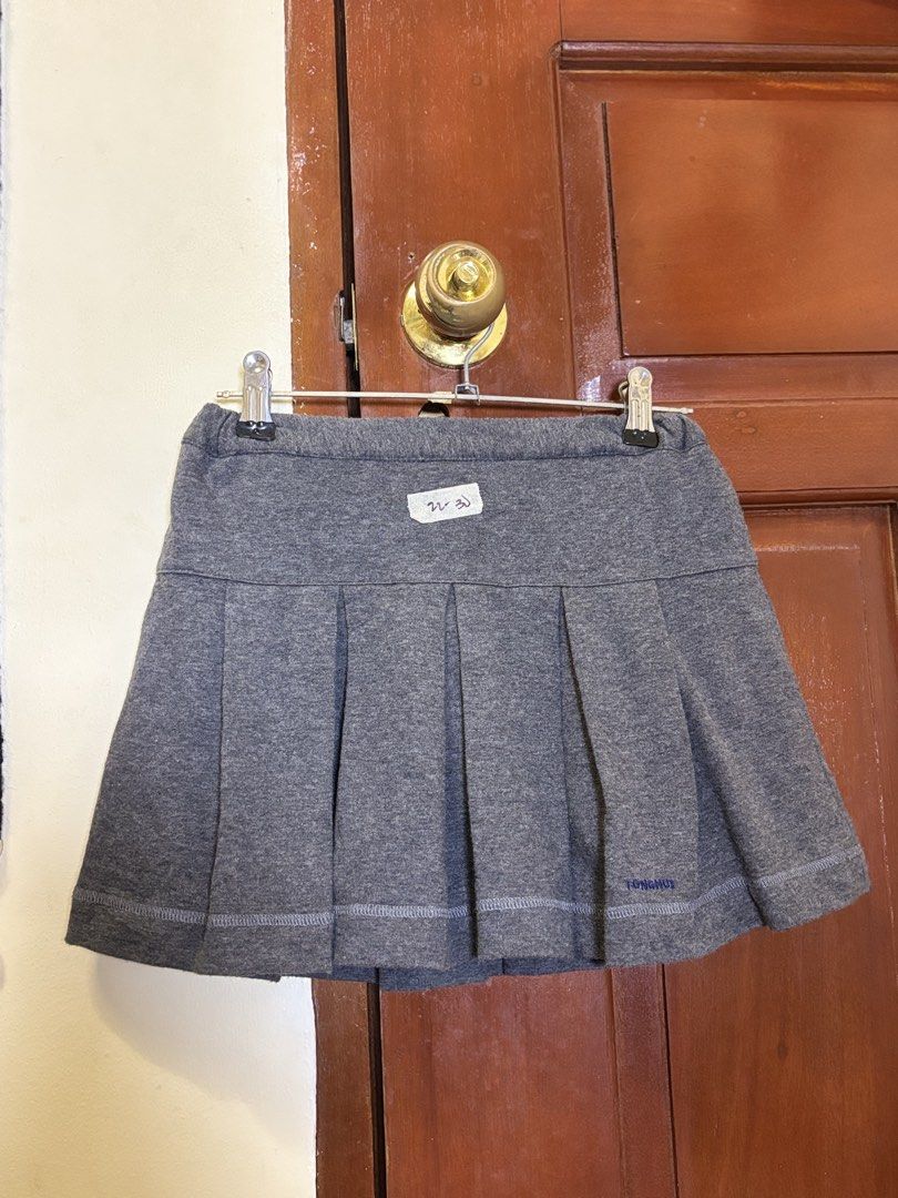 Grey Pleated Skirt Cotton (Category: Skirts) located in Laoag. Submitted by sushivara (Listing ID 1462422302, Image 1). Description: GURLL COTTON PLEATED!?? THE QUALITY!! W/ inner short Size 22-30 Rules: No joyjoy No cancellations (100 fee) 📍Laoag | Batac City Ilocos Norte.