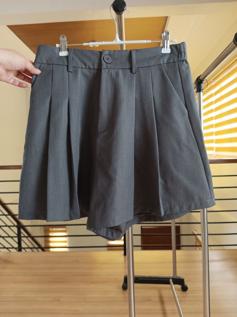 Grey shorts (Category: Shorts) located in Manila. Submitted by yraeclub (Listing ID 1462271394, Image 2). Description: size: 30-33.