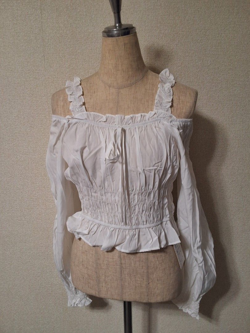 GRL Off-shoulder frill short blouse (Category: Longsleeves) located in Santa Rosa. Submitted by bellesdreamph (Listing ID 1462436909, Image 2). Description: GRL Off-shoulder frill short blouse This off-the-shoulder top offers a daring display of skin for a flattering look. Delicate, flowing ruffles add a fashionable touch around the face. Shirring at the cuffs and waist creates a beautiful, defined silhouette. A charming ribbon at the neckline ad
