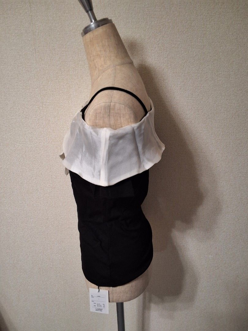 GRL Sheer Ribbon Off-Shoulder Top (Category: Blouses) located in Santa Rosa. Submitted by bellesdreamph (Listing ID 1462433705, Image 3). Description: GRL Sheer Ribbon Off-Shoulder Top This eye-catching top features an asymmetrical sheer ribbon design. The off-shoulder style boldly reveals the décolletage, allowing for a sophisticated display of skin. The bodice is made from a stretchy knit fabric for comfortable wear. The compact length makes it