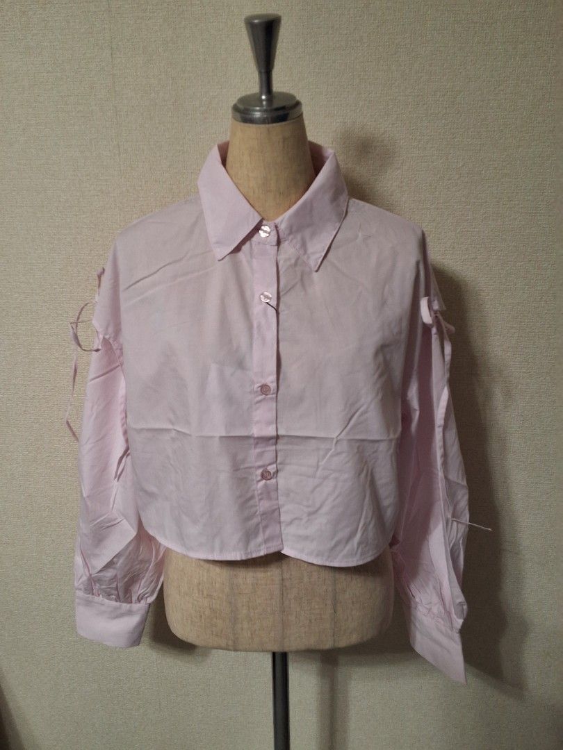 GRL Shoulder slit ribbon short shirt (Category: Longsleeves) located in Santa Rosa. Submitted by bellesdreamph (Listing ID 1462433222, Image 2). Description: GRL Shoulder slit ribbon short shirt This shirt, featuring shoulder slits, blends elegance and modern style. Its soft texture offers a relaxed and comfortable fit. The short length creates the illusion of a higher waistline, enhancing your figure. A delicate ribbon adds a touch of cuteness. 