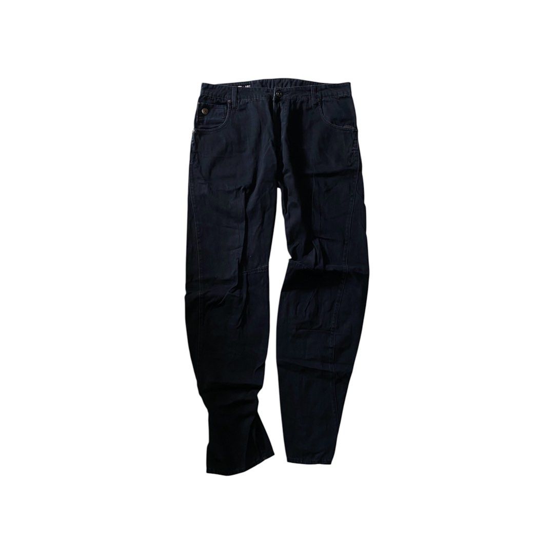 G-star Denim Biker Jeans (Category: Jeans) located in Manila. Submitted by finofindthisart (Listing ID 1462355331, Image 1). Description: Length 40 Waist 32 Hem 6.5 Measured it by inches P750 Issue: N/A This is a pre-loved/thrifted items and may show minor signs of issue due to its vintage nature. Kindly manage expectations. No refunds or exchanges will be accepted. 📍Pasay City DM for inquiries..