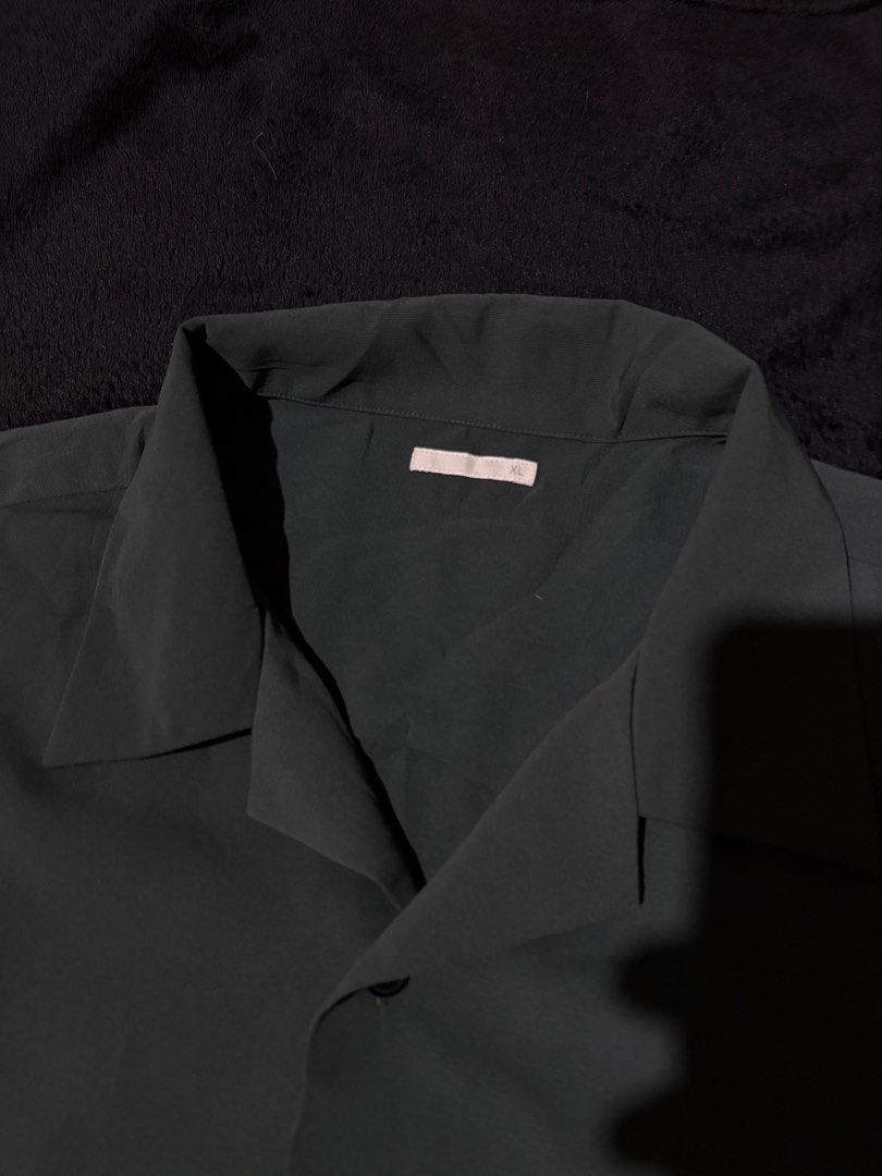 GU Dark Green Short Sleeve Button Up Shirt (Category: Tshirts & Polo Shirts ) located in Pasay City. Submitted by wornfitsco (Listing ID 1462284892, Image 2). Description: - GU Dark Green Short Sleeve Shirt - Relaxed collar - Button-up front - 100% Polyester - Versatile and great for casual wear.