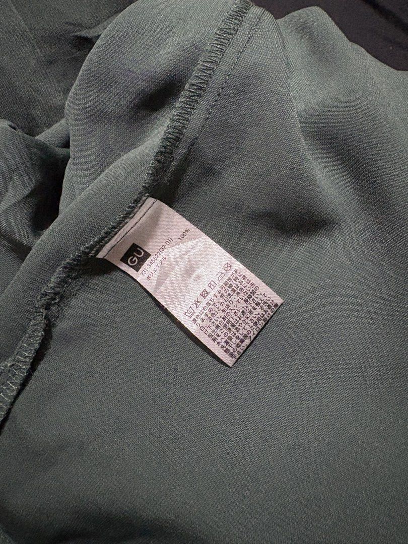 GU Dark Green Short Sleeve Button Up Shirt (Category: Tshirts & Polo Shirts ) located in Pasay City. Submitted by wornfitsco (Listing ID 1462284892, Image 3). Description: - GU Dark Green Short Sleeve Shirt - Relaxed collar - Button-up front - 100% Polyester - Versatile and great for casual wear.