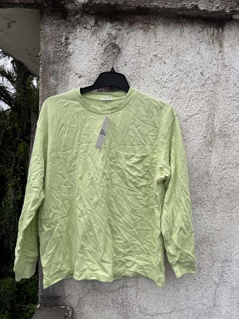 GU Long Sleeve Pocket T-Shirt (Category: Tshirts & Polo Shirts ) located in Cavite. Submitted by yakultjeni85475 (Listing ID 1462380585, Image 3). Description: - Light green long sleeve shirt from GU - Single pocket on the left chest - Crew neck design - Versatile for layering or standalone wear - Simple and comfortable.