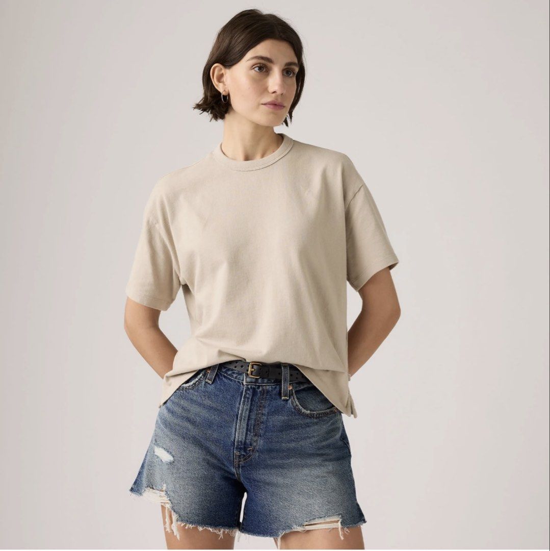 GU Oversized T-shirt (Category: Shirts) located in Cavite. Submitted by yakultjeni85475 (Listing ID 1462384782, Image 1). Description: - Brand: GU - Style: Women's Wide Silhouette T-Shirt - Size: L - Color: Beige - Fit: Comfortable, relaxed fit - Material: 60% Cotton, 40% Polyester - Origin: Made in Malaysia - Best for: Casual wear.