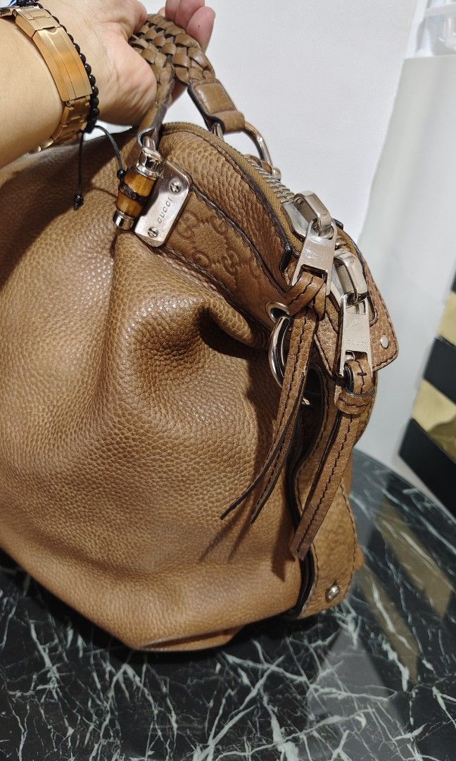 Gucci bamboo shoulder bag💯 (Category: Shoulder Bags) located in Andop. Submitted by dailyluxxurybrands (Listing ID 1462355213, Image 2). Description: authentic 💯 Gucci bamboo shoulder bag in good condition.