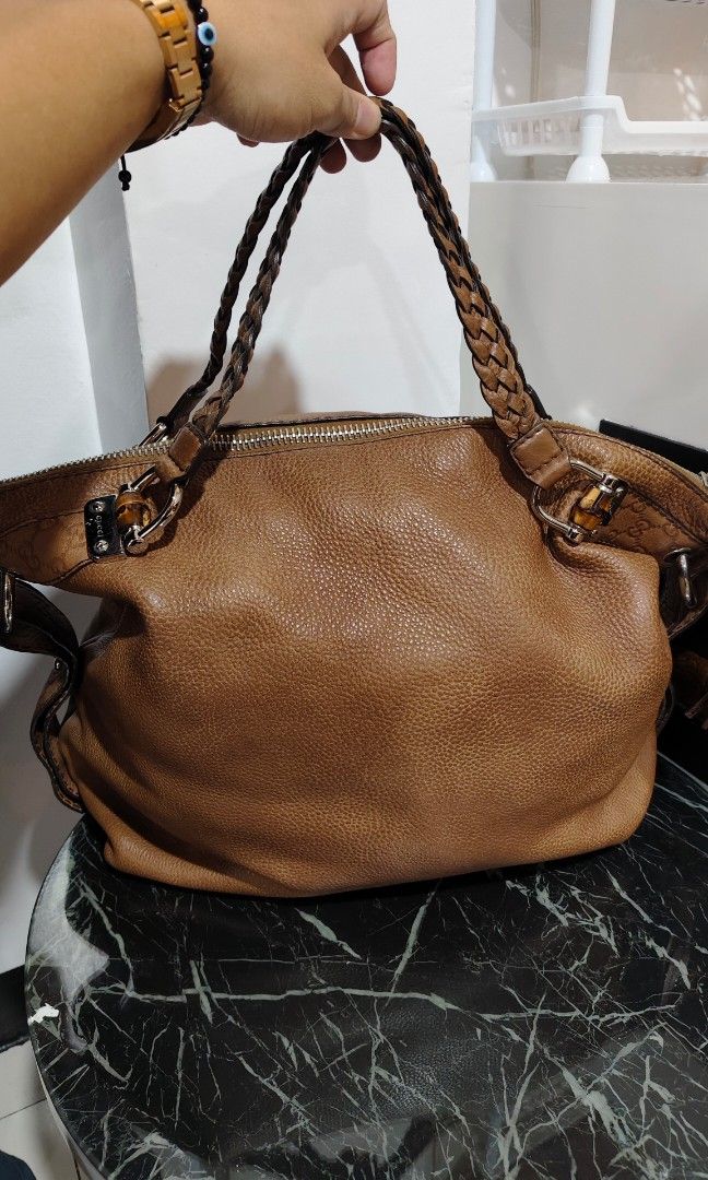 Gucci bamboo shoulder bag💯 (Category: Shoulder Bags) located in Andop. Submitted by dailyluxxurybrands (Listing ID 1462355213, Image 1). Description: authentic 💯 Gucci bamboo shoulder bag in good condition.