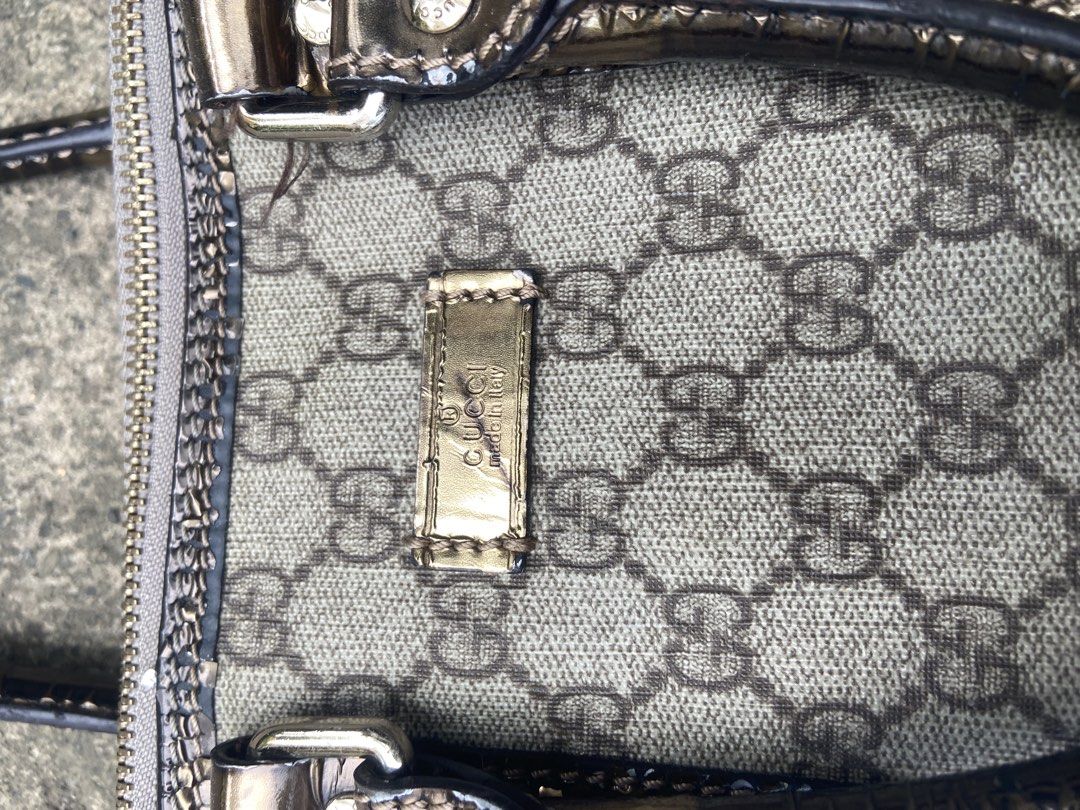 GUCCI HANDBAG (Category: Luxury Bags & Wallets) located in El Salvador. Submitted by 00jiroo00 (Listing ID 1462370925, Image 2). Description: GUCCI HANDBAG Dimensions: Estimated size - S Details: good condition heavy signs of usage may bakbak Condition: 8/10 Color rate: 8/10 Swipe for more details… 📌 Before You Buy: 📃 Please read all item details carefully 📍 Payment-first policy applies ❌ No cancellations, returns, or exchanges ‼️ Flaker will 