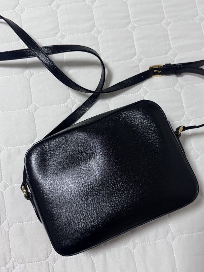 Gucci Horsebit shoulder bag (Category: Luxury Bags & Wallets) located in Quezon City. Submitted by tresmarias.arc (Listing ID 1462433860, Image 2). Description: Gucci Horbit 1995 Shoulder Bag Rank AB, good condition Negotiable .