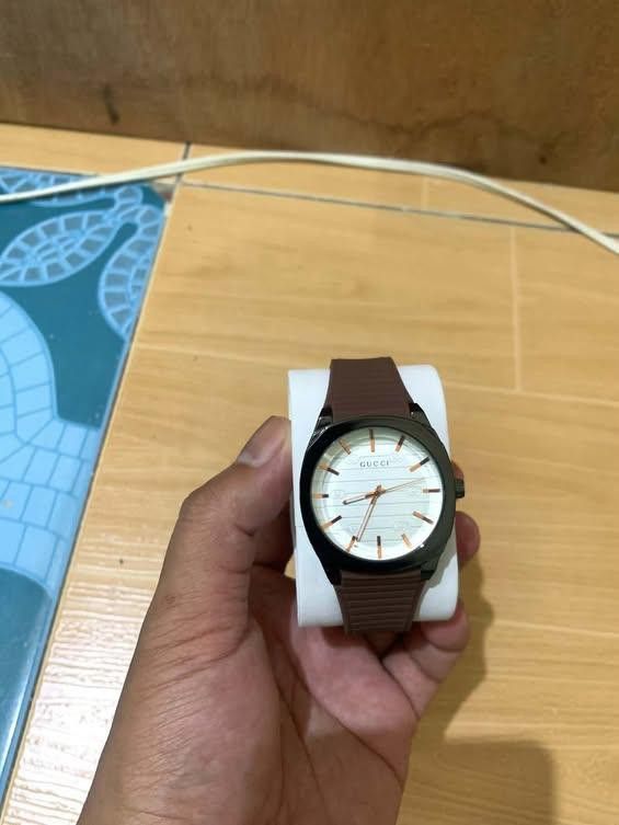 gucci watch (Category: Men's Watches) located in Manila. Submitted by trustthrift2002 (Listing ID 1462377275, Image 1). Description: gucci watch unisex no issue working.