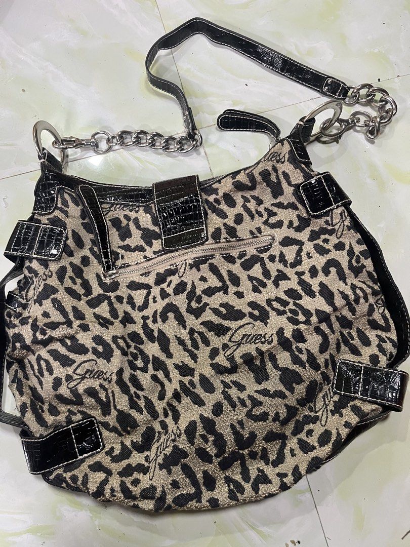 Guess (Category: Luxury Bags & Wallets) located in Cagayan de Oro. Submitted by david_thrift (Listing ID 1462425444, Image 3). Description: .