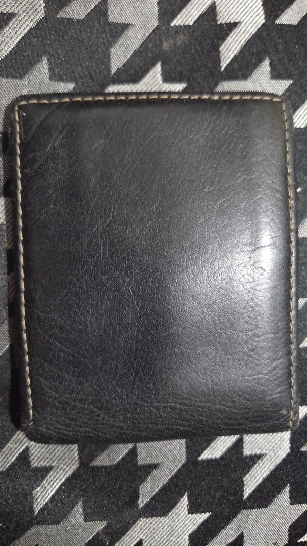 Guess Black Leather Bifold Wallet (Category: Wallets & Card Holders) located in Quezon City. Submitted by kctheexplorer05 (Listing ID 1462332052, Image 2). Description: - Guess black genuine leather bifold wallet - Multiple card slots and bill compartment - Red interior lining - Plenty of life left, perfect for everyday carry -WYIWYG .