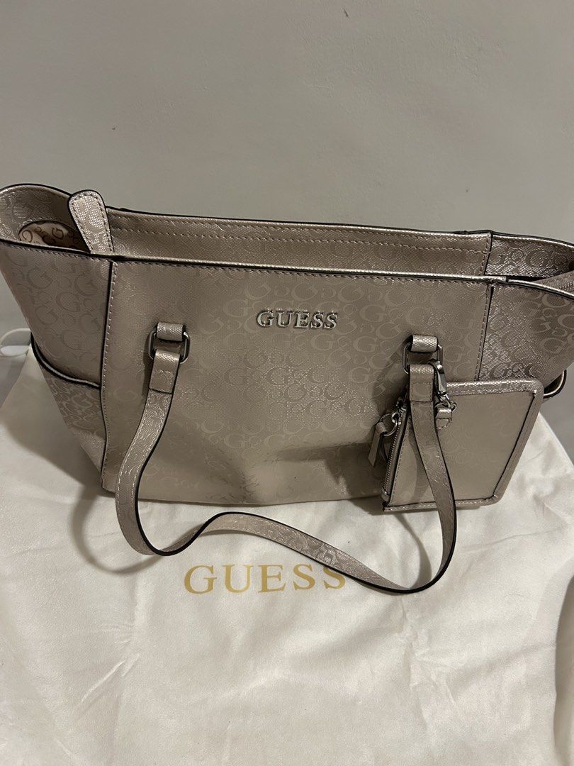 Guess caryall bag (Category: Tote Bags) located in Rizal. Submitted by vkatefd (Listing ID 1462404634, Image 1). Description: Authentic Not used. No flaws. Just unboxed and Decided to not keep it.. Last price displayed, actual photos displayed. .