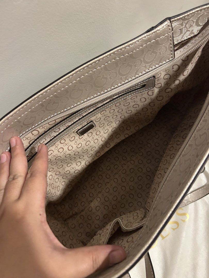 Guess caryall bag (Category: Tote Bags) located in Rizal. Submitted by vkatefd (Listing ID 1462404634, Image 2). Description: Authentic Not used. No flaws. Just unboxed and Decided to not keep it.. Last price displayed, actual photos displayed. .