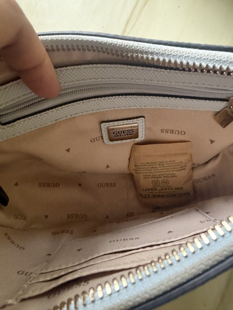 Guess Fedana Mini Shoulder Bag (Category: Shoulder Bags) located in Tarlac. Submitted by kayeshe (Listing ID 1462348960, Image 3). Description: 100% Authentic ✨ .