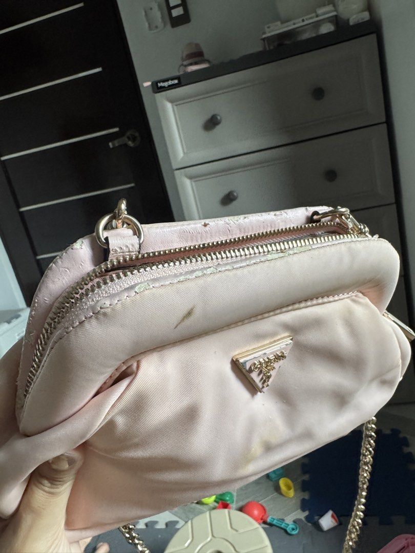 Guess Pink Satin Clutch Bag (Category: Clutches) located in San Jose del Monte. Submitted by nehjcs (Listing ID 1462309043, Image 2). Description: Pamigay sale!! .