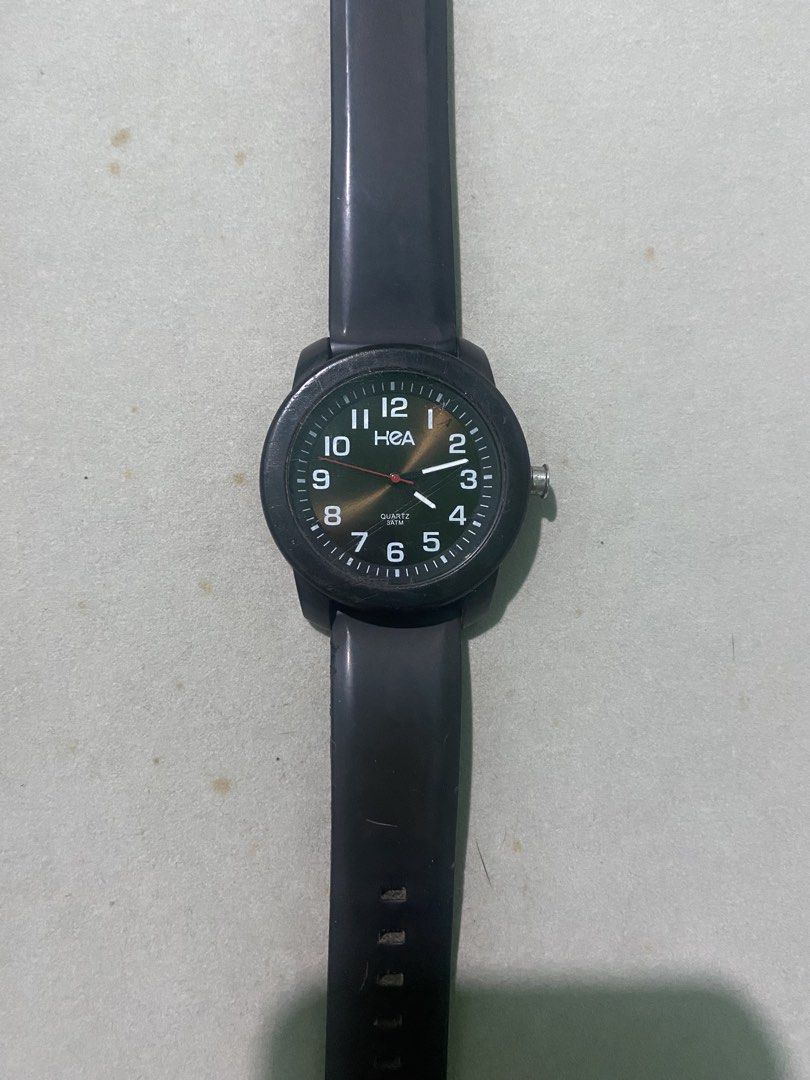 HEA Black Analog Quartz Watch (Category: Men's Watches) located in Binan City. Submitted by retroz_collections (Listing ID 1462431231, Image 1). Description: .