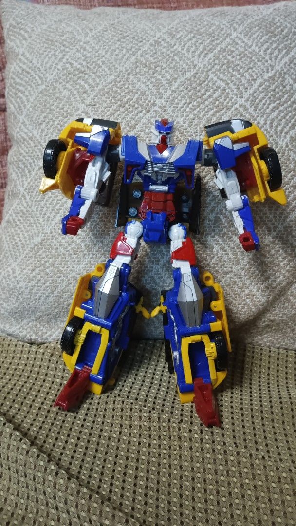 Hello Carbot Avante Transforming Robot toy (Category: Action & Battle Toys) located in Tanza. Submitted by --unicorn-- (Listing ID 1462413679, Image 1). Description: -Imported From South Korea -No Clips Issues -selling as AS IS WYSIWYG -Auntentic Korea Robot -Good for display -Good Quality -Complete Accessories -No Issues I can Find💯 -10/10 Condition -Near Mint Condition NEGOTIABLE PRICE!.
