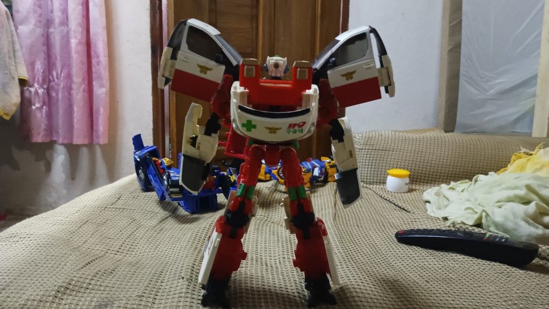 Hello Carbot Dandy Ambulance transforming Robot toy (Category: Vehicle & Diecast Models) located in Tanza. Submitted by --unicorn-- (Listing ID 1462413423, Image 2). Description: -Imported From South Korea -No Clips Issues -selling as AS IS WYSIWYG -Auntentic Korea Robot -Good for display -Good Quality -Complete Accessories -No Issues I can Find💯 NEGOTIABLE PRICE!.