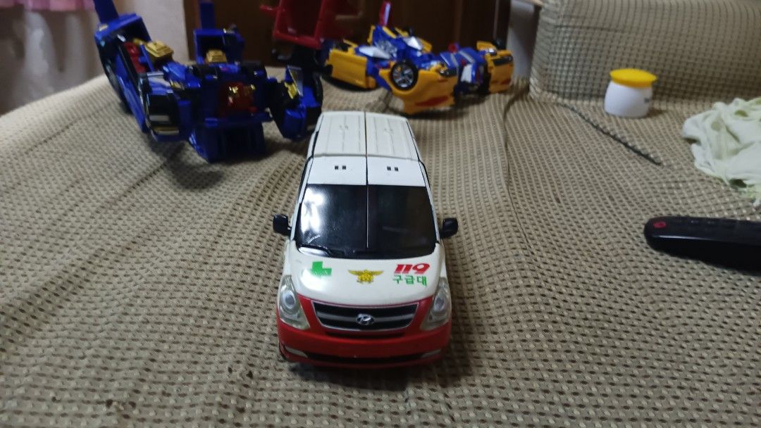 Hello Carbot Dandy Ambulance transforming Robot toy (Category: Vehicle & Diecast Models) located in Tanza. Submitted by --unicorn-- (Listing ID 1462413423, Image 3). Description: -Imported From South Korea -No Clips Issues -selling as AS IS WYSIWYG -Auntentic Korea Robot -Good for display -Good Quality -Complete Accessories -No Issues I can Find💯 NEGOTIABLE PRICE!.