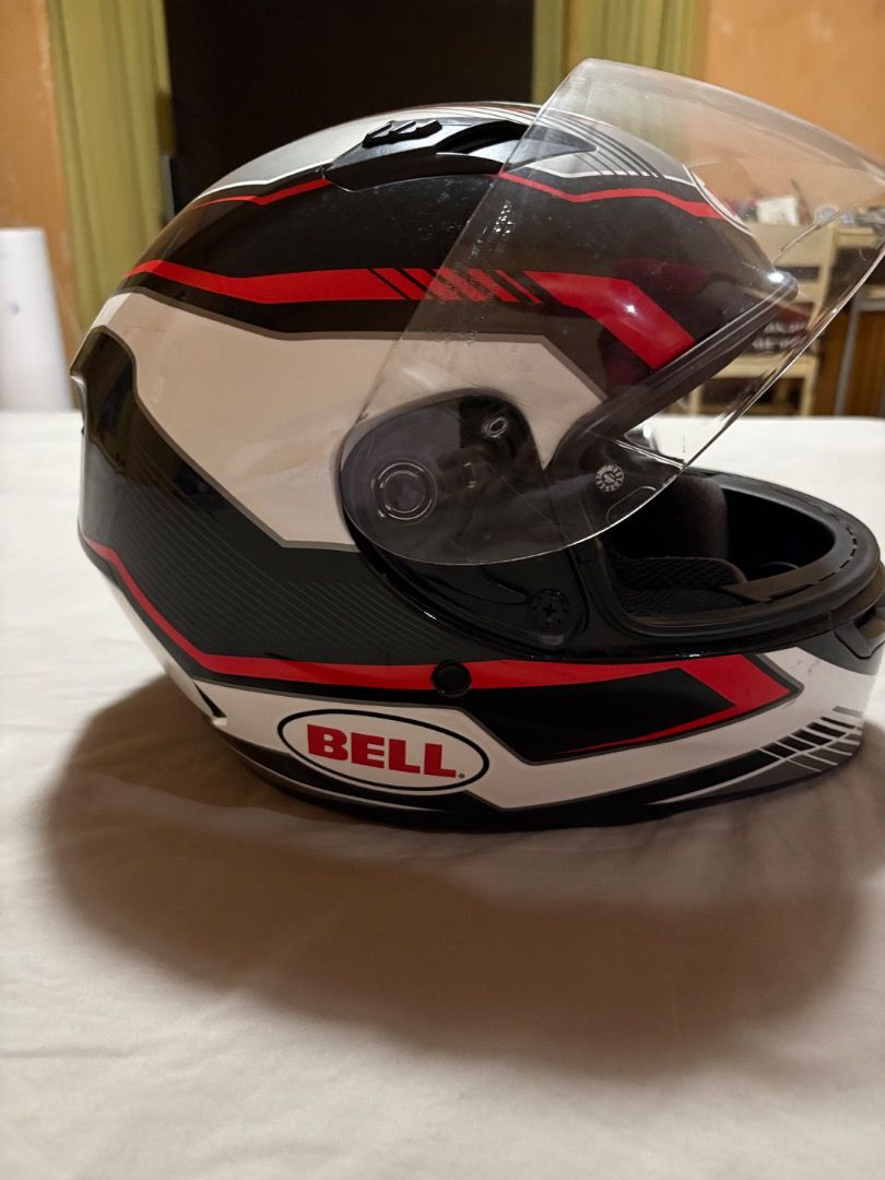 Helmet + Packtalk (Category: Helmets and other Riding Gears) located in Las Pinas. Submitted by aestrada58 (Listing ID 1462328647, Image 3). Description: Bell Qualifier (size L) with Cardo Packtalk Bold & helmet kit .