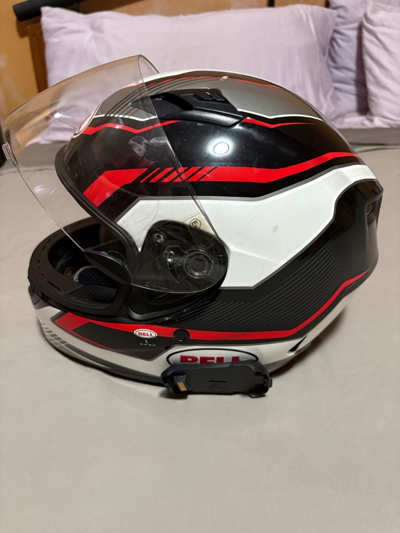 Helmet + Packtalk (Category: Helmets and other Riding Gears) located in Las Pinas. Submitted by aestrada58 (Listing ID 1462328647, Image 2). Description: Bell Qualifier (size L) with Cardo Packtalk Bold & helmet kit .