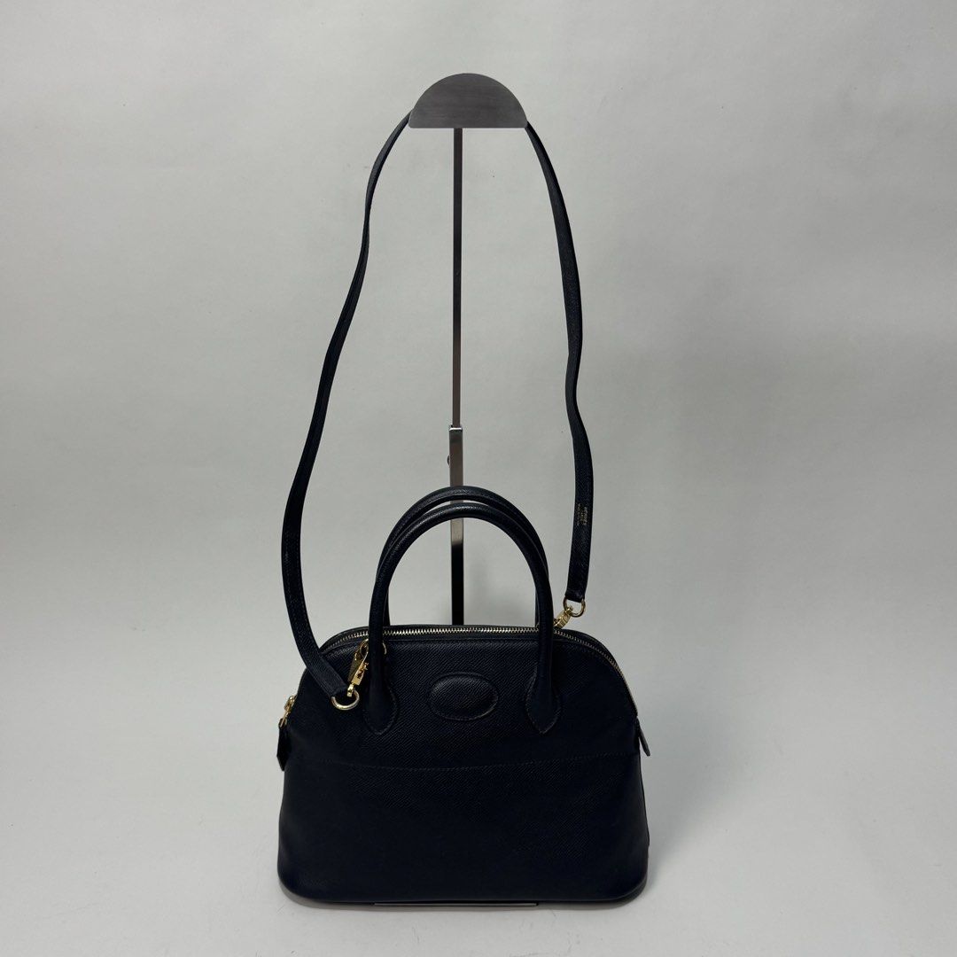 Hermes leather bag (Category: Luxury Bags & Wallets) located in Dagupan City. Submitted by armoirelux (Listing ID 1462372882, Image 1). Description: Rank A Sign of usage .