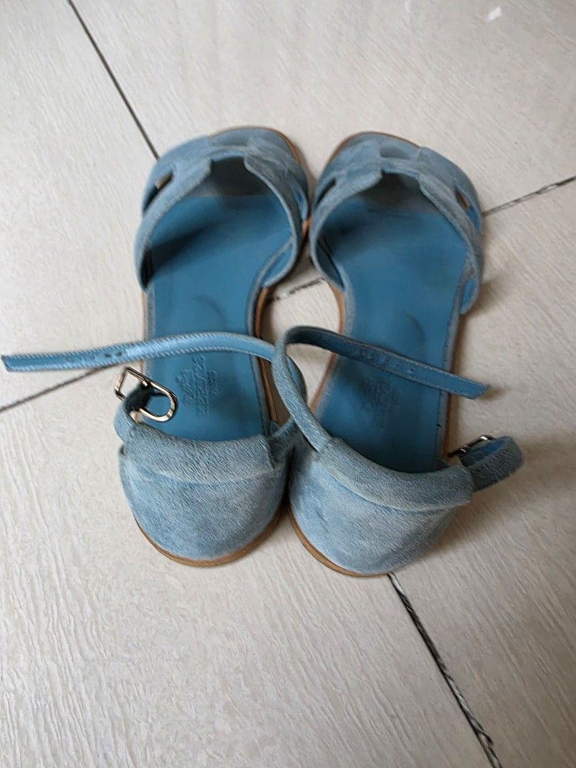 Hermes santorini 36.5 (Category: Flats & Sandals) located in San Juan City. Submitted by dailydealsphest2010 (Listing ID 1462438164, Image 3). Description: 100% original hermes sandals 💙.