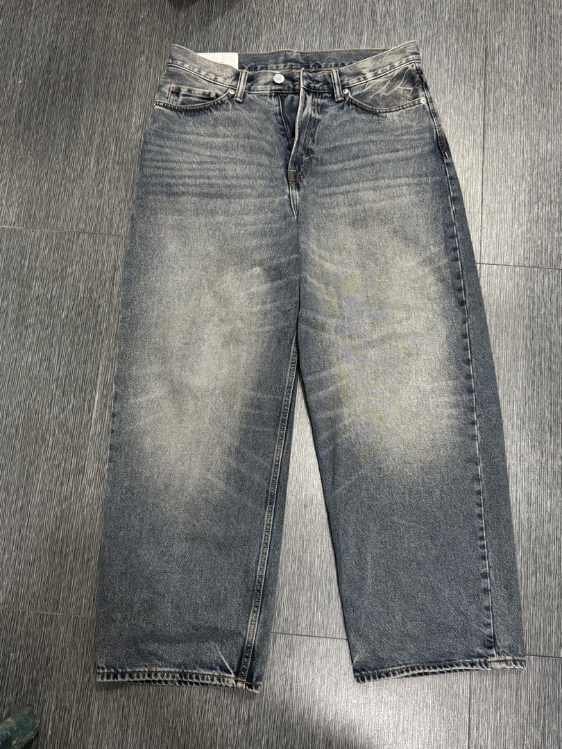 H&M Baggy Jeans (Category: Jeans) located in Pasay City. Submitted by nateman111 (Listing ID 1462291323, Image 1). Description: For sale H&M Baggy Jeans Size 30 ₱1000 fixed No issues Good condition 📍Pasay.