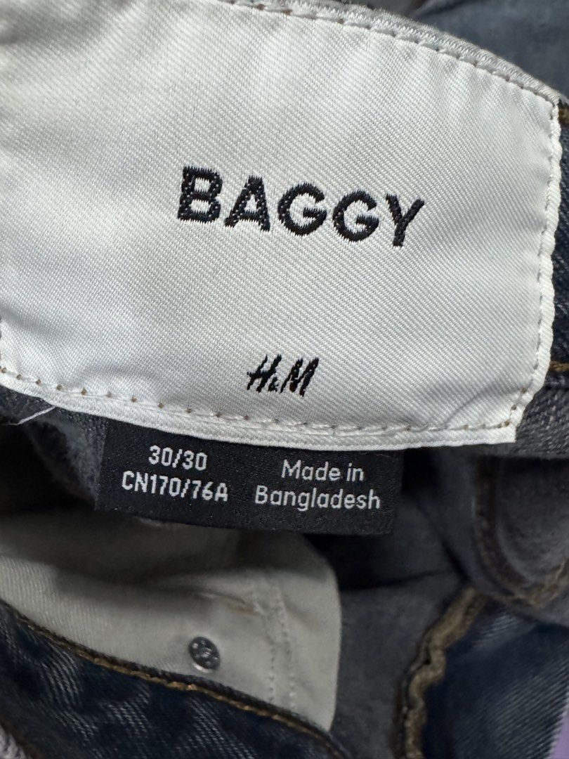 H&M Baggy Jeans (Category: Jeans) located in Pasay City. Submitted by nateman111 (Listing ID 1462291323, Image 3). Description: For sale H&M Baggy Jeans Size 30 ₱1000 fixed No issues Good condition 📍Pasay.