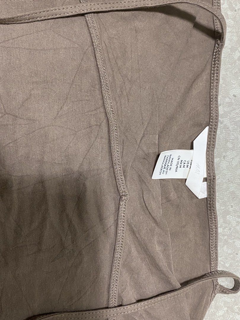 H&M Basic Spaghetti Strap Tank Top Taupe Size M (Category: Sleeveless) located in Lopez. Submitted by k.clos (Listing ID 1462362417, Image 2). Description: - Brand: H&M - Color: Taupe - Style: Spaghetti strap tank top - Size: Fits Medium-Small - Material: Soft fabric - Features: Simple, versatile, great for layering or wearing alone.