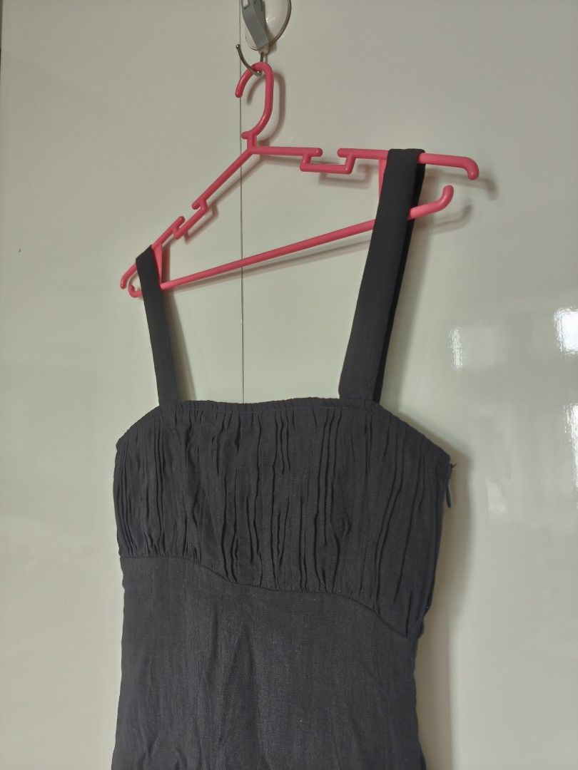 H&M Black Crepe Dress (Category: Dresses) located in Manila. Submitted by smilefashion08 (Listing ID 1462277657, Image 2). Description: Original H&M.