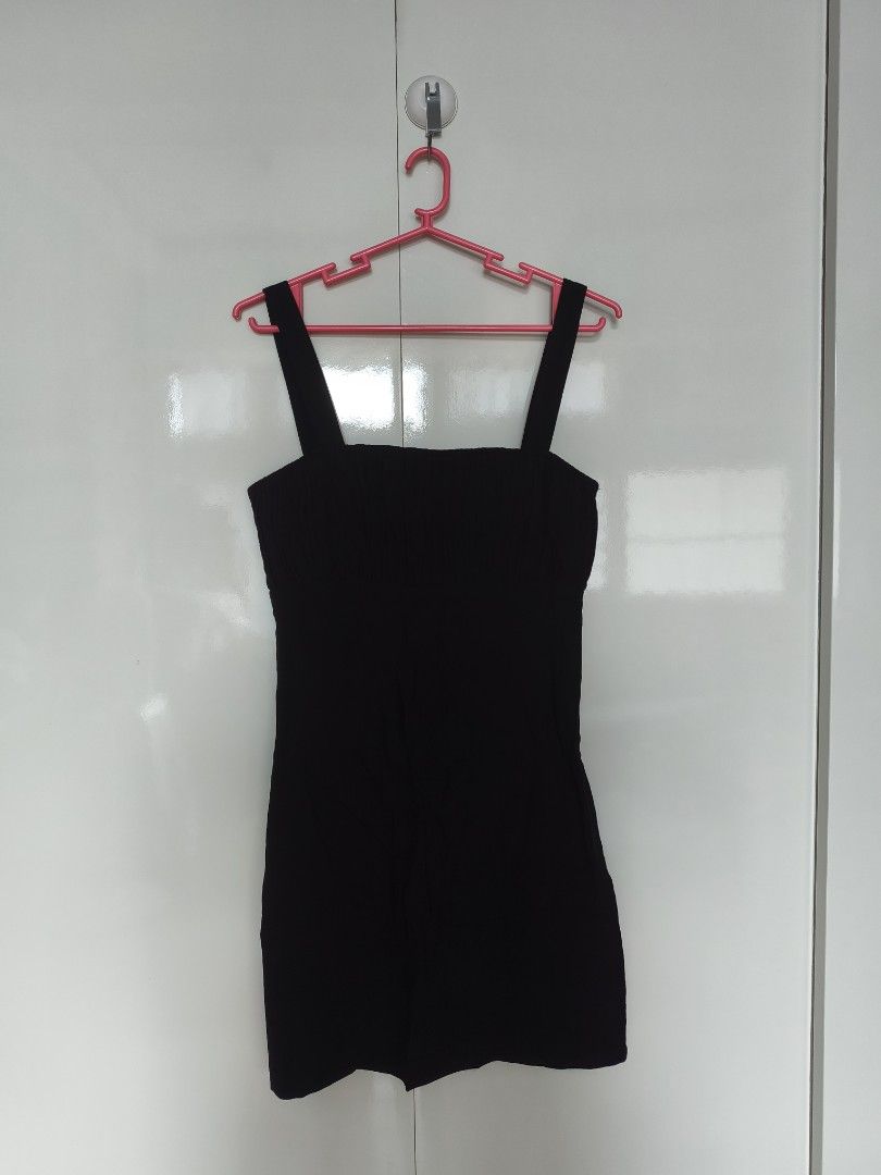 H&M Black Crepe Dress (Category: Dresses) located in Manila. Submitted by smilefashion08 (Listing ID 1462277657, Image 1). Description: Original H&M.