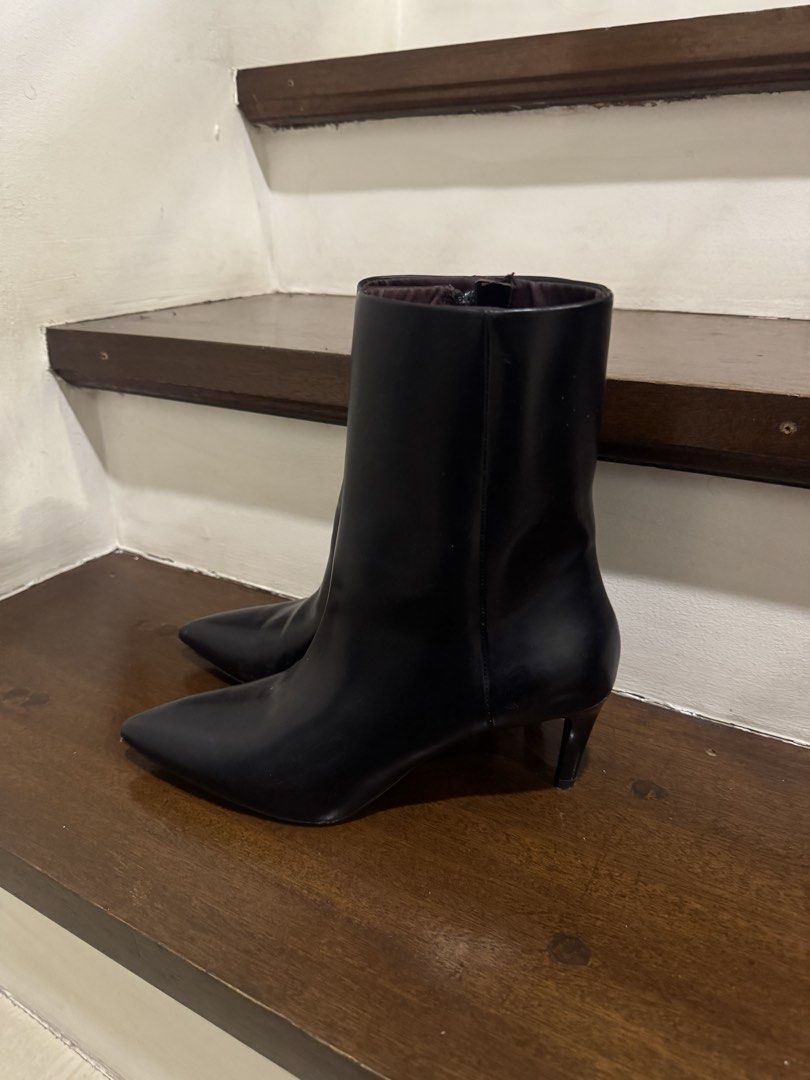 H&m Black Pointed Toe Heeled Ankle Boots (Category: Boots) located in Manila. Submitted by thepixieposse (Listing ID 1462363350, Image 3). Description: - Stylish black ankle boots - Elegant pointed toe - Comfortable mid-height heel with a subtle curve - Convenient side zipper closure - Versatile for casual and semi-formal outfits - Easy to dress up or down Bought for 2k. Used only once Size 35 / US 5.