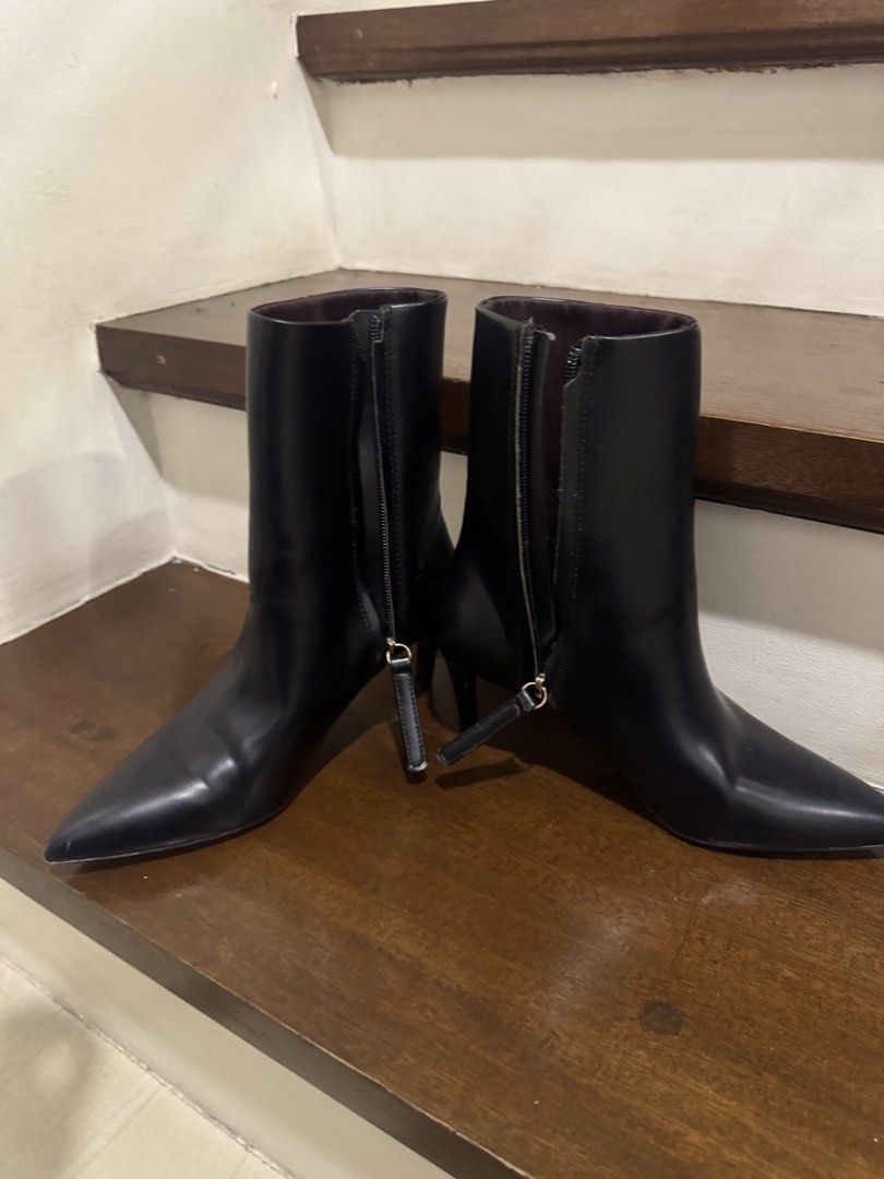 H&m Black Pointed Toe Heeled Ankle Boots (Category: Boots) located in Manila. Submitted by thepixieposse (Listing ID 1462363350, Image 2). Description: - Stylish black ankle boots - Elegant pointed toe - Comfortable mid-height heel with a subtle curve - Convenient side zipper closure - Versatile for casual and semi-formal outfits - Easy to dress up or down Bought for 2k. Used only once Size 35 / US 5.