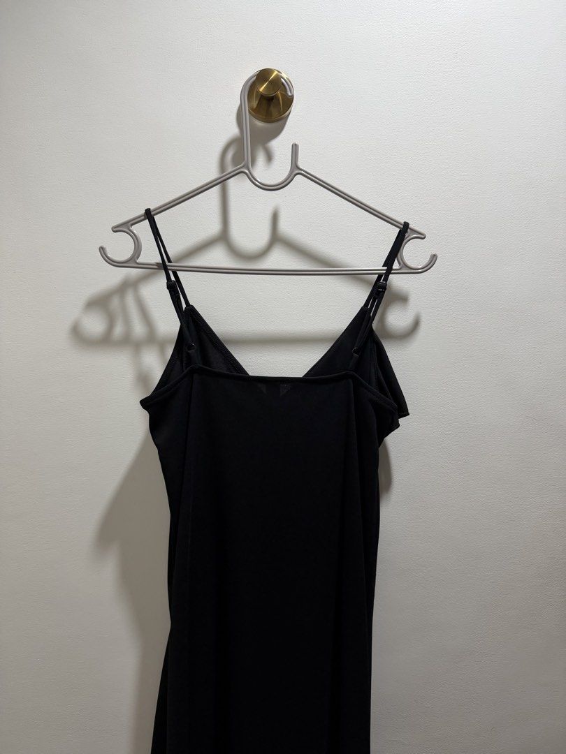 H&M Black Ruffle Strap Midi Dress (Category: Dresses) located in Santa Rosa. Submitted by mikaelascc (Listing ID 1462416241, Image 2). Description: - Size on Tag: XS - H&M Ruffle Midi Dress - Can send when worn photo - Location: Santa Rosa, Laguna .
