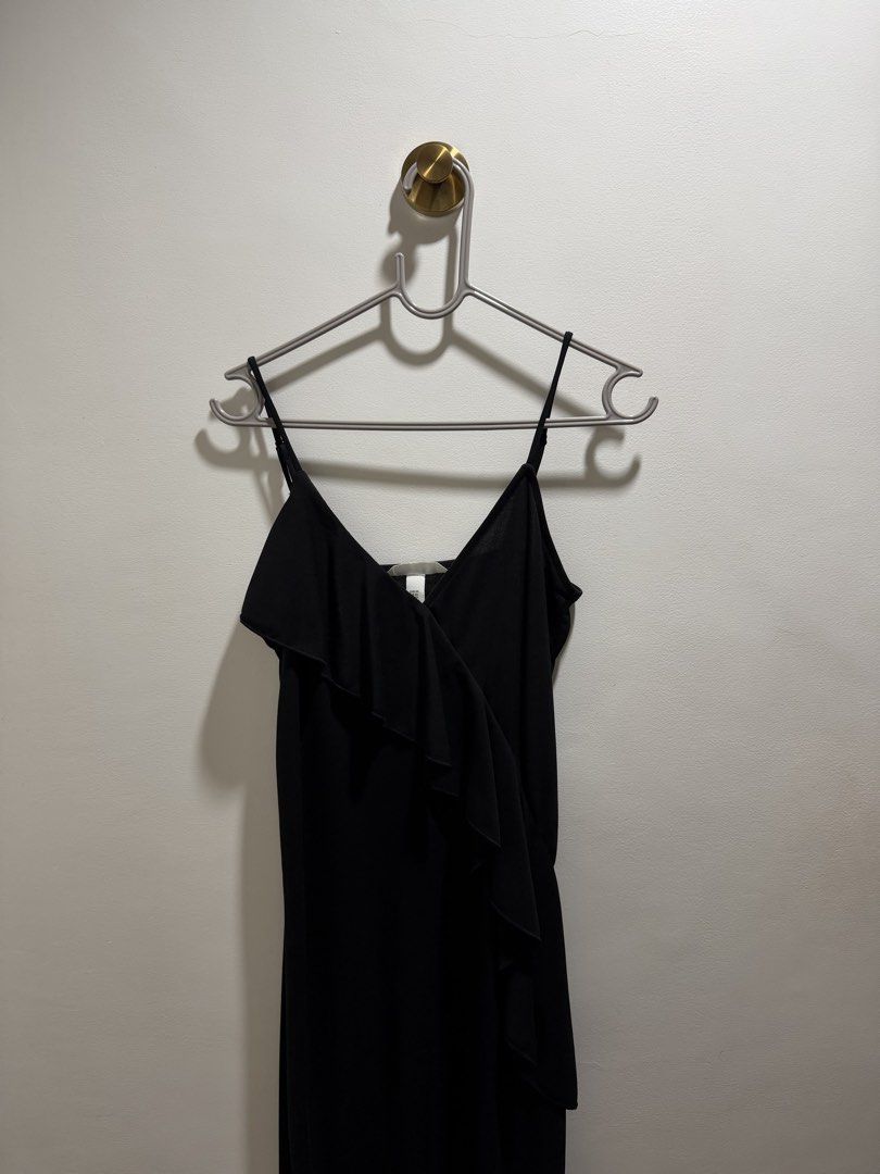 H&M Black Ruffle Strap Midi Dress (Category: Dresses) located in Santa Rosa. Submitted by mikaelascc (Listing ID 1462416241, Image 1). Description: - Size on Tag: XS - H&M Ruffle Midi Dress - Can send when worn photo - Location: Santa Rosa, Laguna .